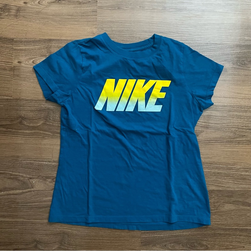 Nike tshirt